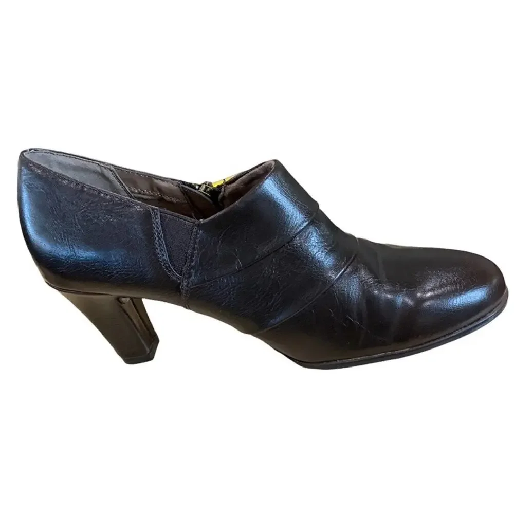Aerosoles  shoes shooties. Side zip slip‎ on ankle booties. Size 8. Heel rest - Picture 6 of 11